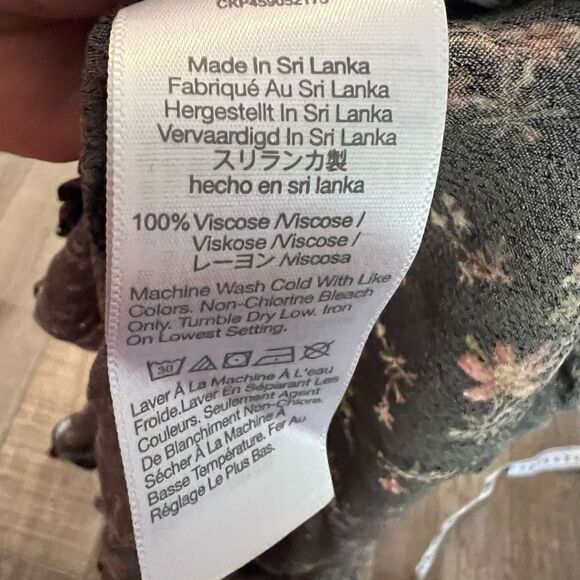 Madewell
Flounce-Hem Mini
Slip Skirt in Fresh
Sprigs Size 8 - Picture 6 of 10